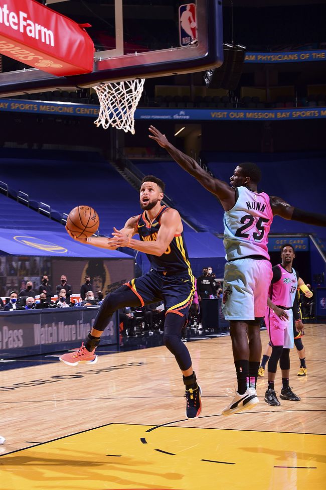 江南体育官网今日菲尼克斯的太阳炙烤洛杉矶快船队